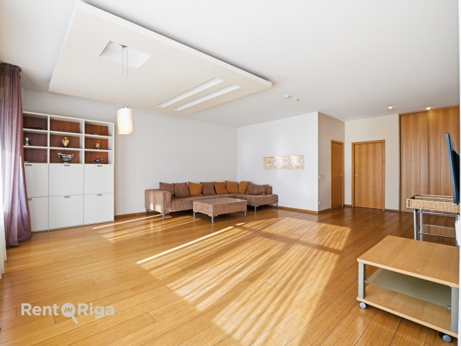 Cozy, warm, and bright 2-room apartment for rent in Šampēteris.  The apartment is located on the 2nd Рига - изображение 6