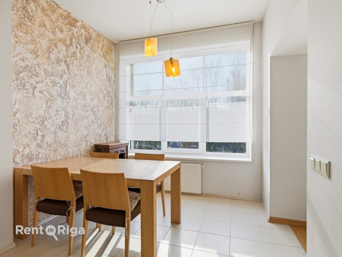 Cozy, warm, and bright 2-room apartment for rent in Šampēteris.  The apartment is located on the 2nd Рига - изображение 5