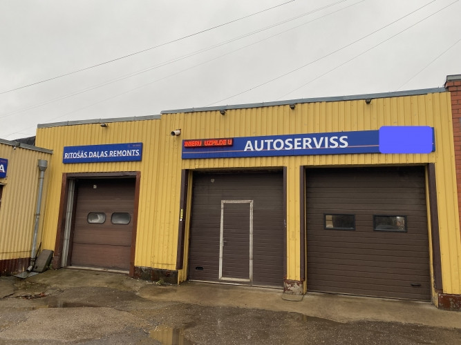 Telpas ar trīs iebrauktuvēm/paceļamajiem vārtiem Ganību dambī.  Paceļamie vārti iziet uz Rīga - foto 1