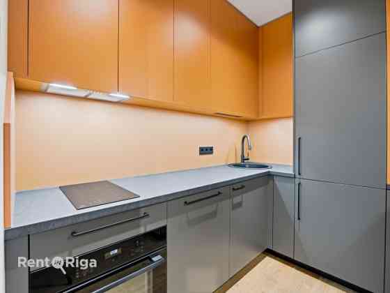 Izīrē modernu un mājīgu 3-istabu dzīvokli renovētā projektā  Augustīnes dārzs.  Augustīnes dārzs ir  Rīga