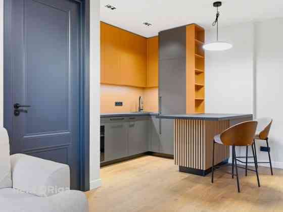 Izīrē modernu un mājīgu 3-istabu dzīvokli renovētā projektā  Augustīnes dārzs.  Augustīnes dārzs ir  Rīga