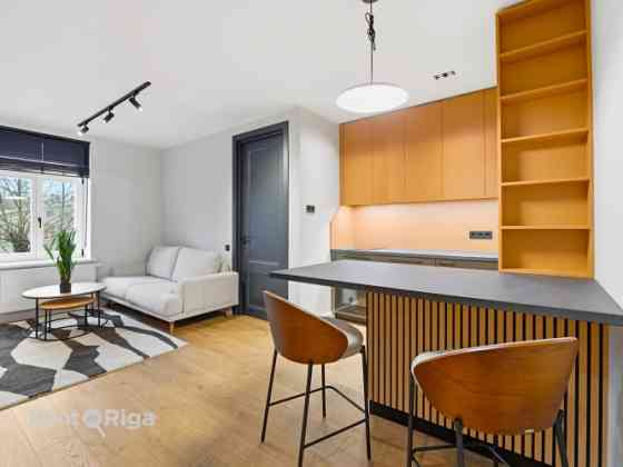 Izīrē modernu un mājīgu 3-istabu dzīvokli renovētā projektā  Augustīnes dārzs.  Augustīnes dārzs ir  Rīga