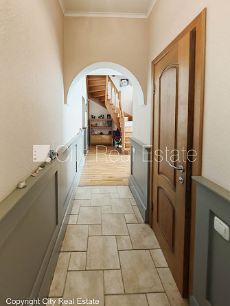 Zeme īpašumā, fasādes māja, restaurēta māja, labiekārtots apzaļumots pagalms, slēgts Rīga - foto 19