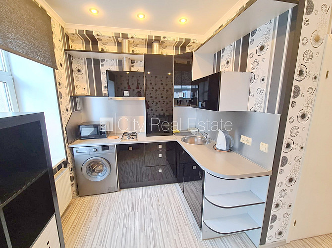 Pagalma ēka, renovēta māja, slēgts pagalms, ieeja no pagalma, ir lifts, kāpņu telpa pēc Rīga - foto 9