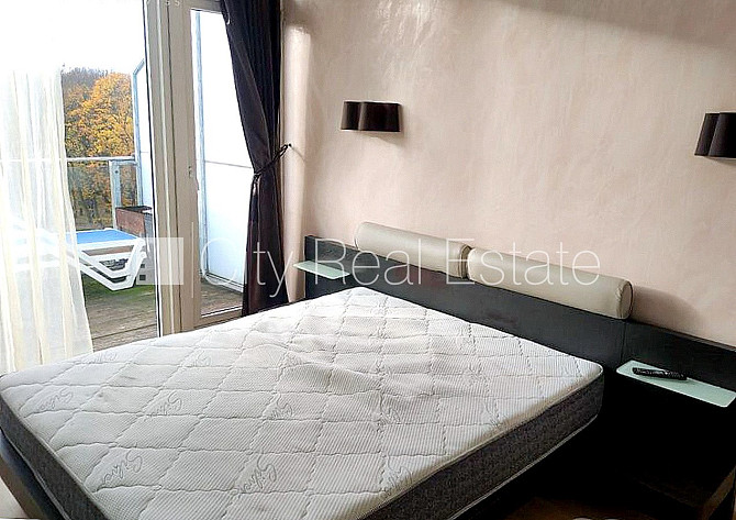 Zeme īpašumā, jaunceltne, labiekārtota apzaļumota teritorija, teritorijas iebrauktuves vārti Rīga - foto 14