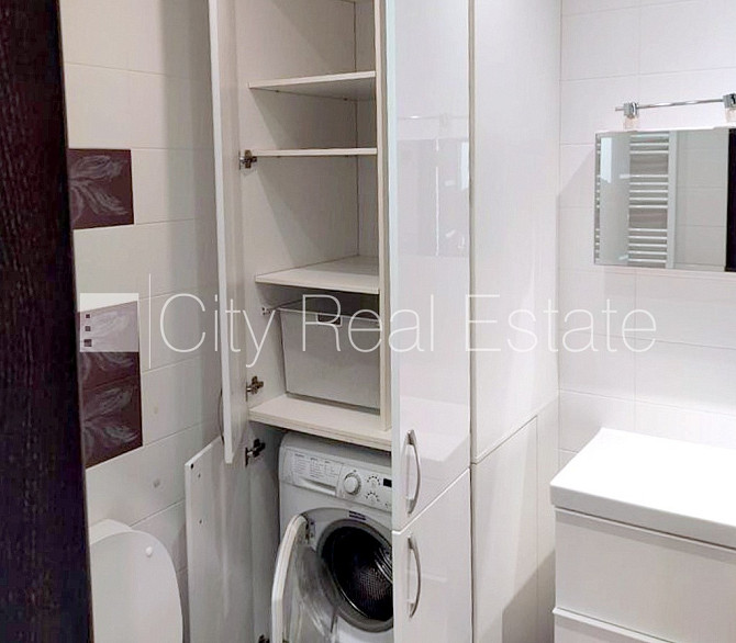 Zeme īpašumā, jaunceltne, labiekārtota apzaļumota teritorija, teritorijas iebrauktuves vārti Rīga - foto 19