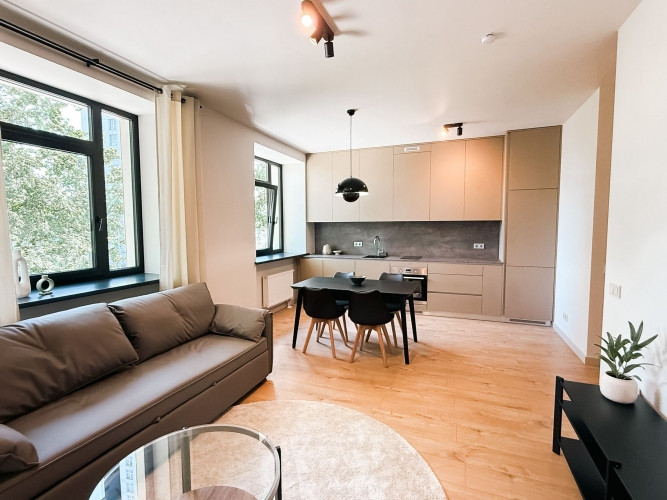 Izīrē pilnībā renovētu 2 istabu dzīvokli!  Ēka ir tikusi pilnībā renovēta- jauns jumts, Rīga - foto 2