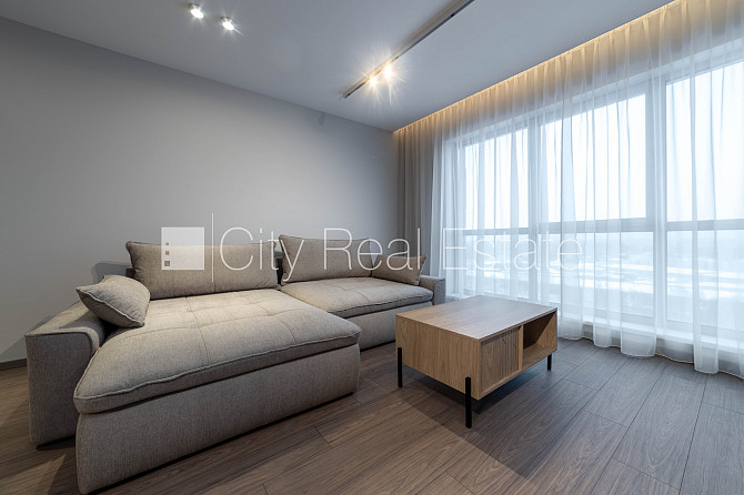 Новостройка, энергоэффективный дом, территория обнесена забором, вход с улицы, во Рига - изображение 5