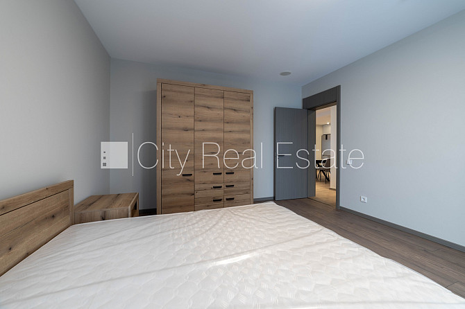 Новостройка, энергоэффективный дом, территория обнесена забором, вход с улицы, во Рига - изображение 20