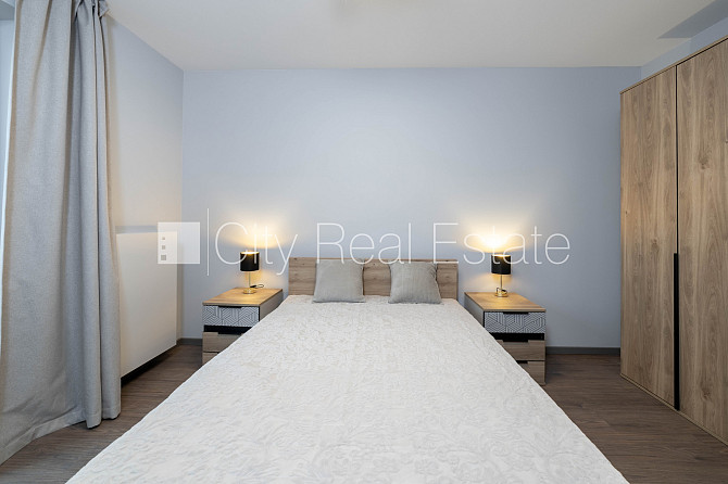 Фасадный дом, реновированный дом, вход с улицы, окна выходят на улицу, Рига - изображение 8