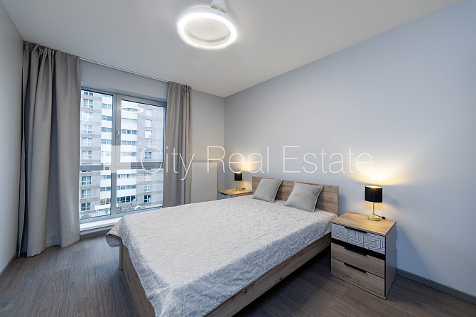 Фасадный дом, реновированный дом, вход с улицы, окна выходят на улицу, Рига - изображение 7