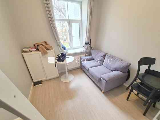 Фасадный дом, реновированный дом, закрытый двор, вход с улицы, лестничная клетка Rīga