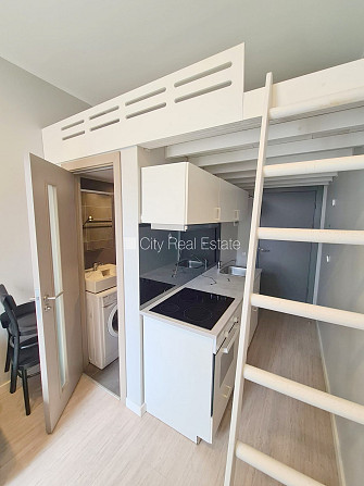 Фасадный дом, реновированный дом, закрытый двор, вход с улицы, лестничная клетка Рига - изображение 1