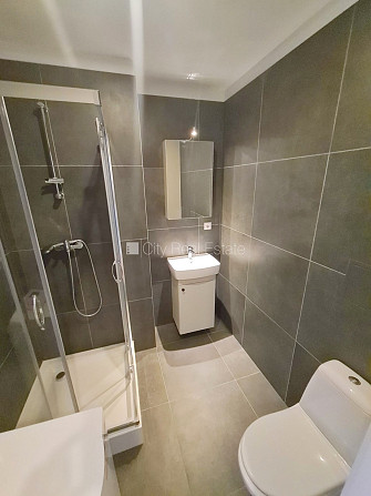 Здание во дворе, реновированный дом, закрытый двор, вход с улицы и со двора, Рига - изображение 14