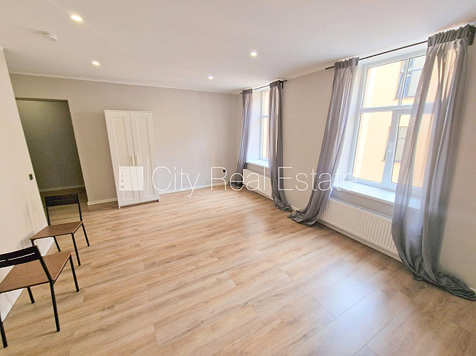 Здание во дворе, реновированный дом, закрытый двор, вход с улицы и со двора, Рига - изображение 11