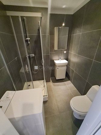 Здание во дворе, реновированный дом, закрытый двор, вход с улицы и со двора, Рига - изображение 13