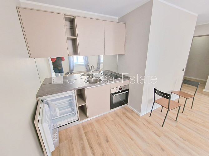 Здание во дворе, реновированный дом, закрытый двор, вход с улицы и со двора, Рига - изображение 4