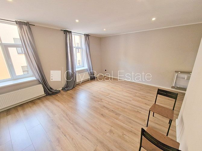 Здание во дворе, реновированный дом, закрытый двор, вход с улицы и со двора, Рига - изображение 5