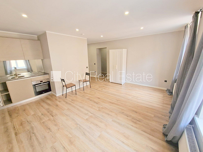 Здание во дворе, реновированный дом, закрытый двор, вход с улицы и со двора, Рига - изображение 2