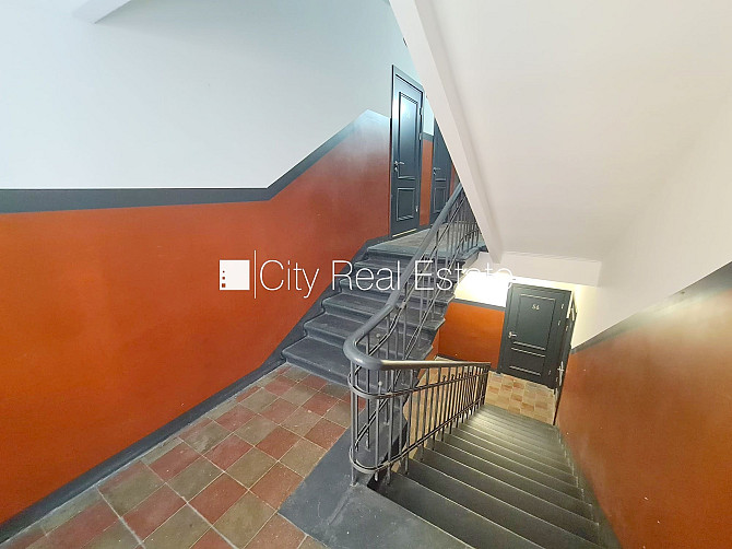 Здание во дворе, реновированный дом, закрытый двор, вход с улицы и со двора, Рига - изображение 19