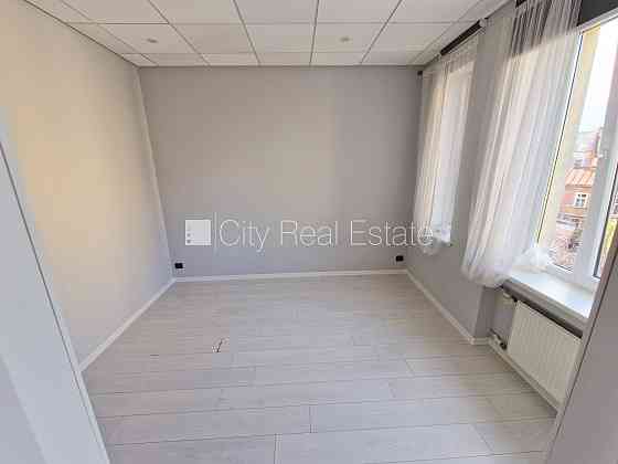 Новостройка, фасадный дом, закрытый двор, вход с улицы, лифт, лестничная клетка Rīga