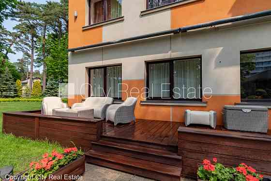 Новостройка, благоустроенная озеленённая территория, въездные ворота оснащены Jūrmala