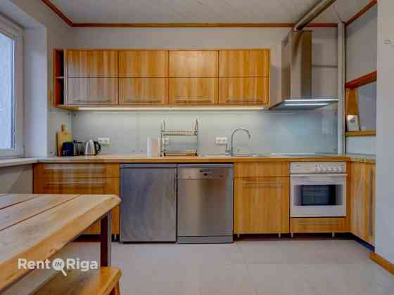 Уютный дом с террасой и садом в Шампетерисе  Предлагаем в аренду уютный и Rīga