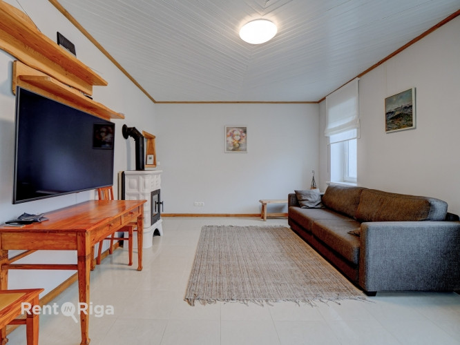 Mājīga māja ar terasi un dārzu Šampēterī  Piedāvājam īrei mājīgu un funkcionālu māju Rīga - foto 3