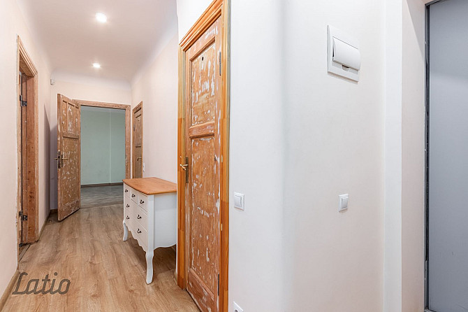 Divu izolētu istabu dzīvoklis 2017.gadā renovētā mūra namā, kas būvēts funkcionālisma Rīga - foto 4