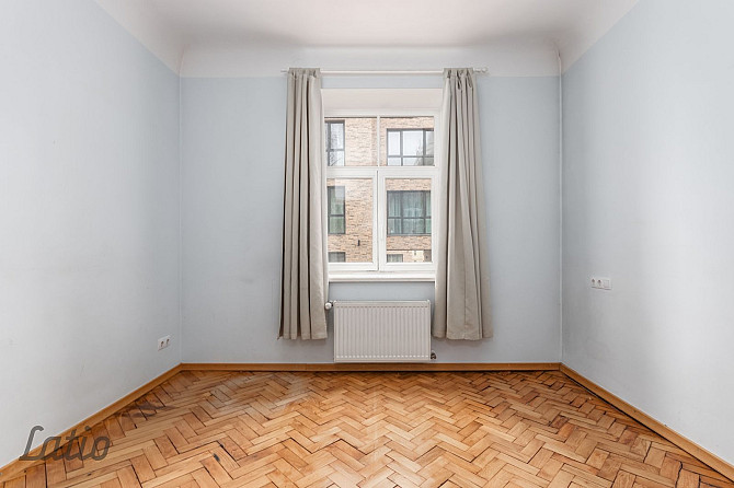 Divu izolētu istabu dzīvoklis 2017.gadā renovētā mūra namā, kas būvēts funkcionālisma Rīga - foto 2