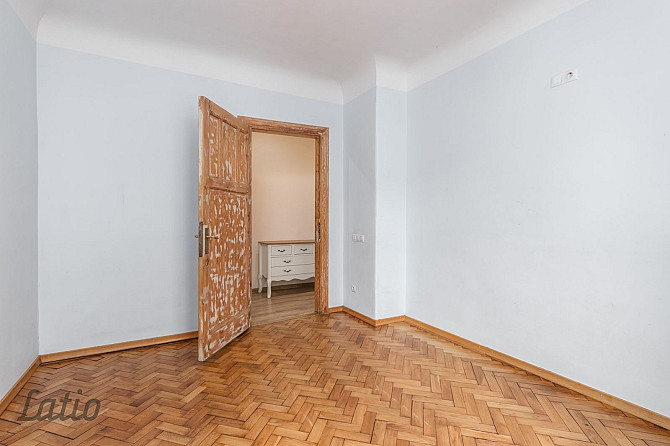 Divu izolētu istabu dzīvoklis 2017.gadā renovētā mūra namā, kas būvēts funkcionālisma Rīga - foto 3