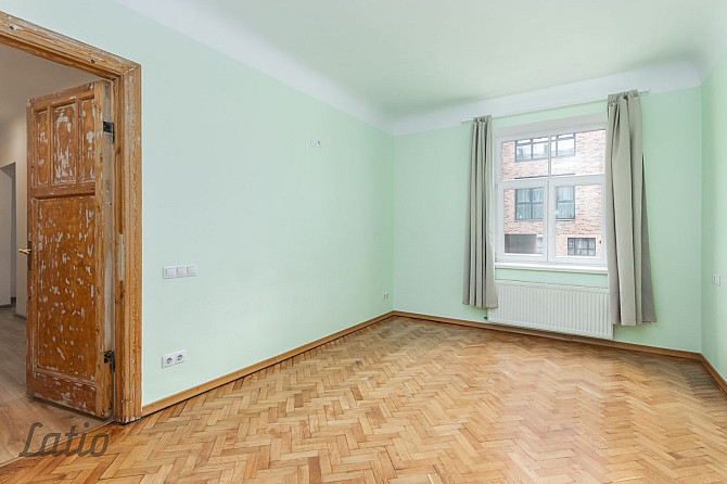 Divu izolētu istabu dzīvoklis 2017.gadā renovētā mūra namā, kas būvēts funkcionālisma Rīga - foto 5