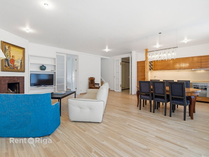 Piedāvājumā gaišs un plašs divstāvu dzīvoklis ēkas 5. un 6. stāvā ar liftu. Dzīvoklis ir Rīga - foto 2