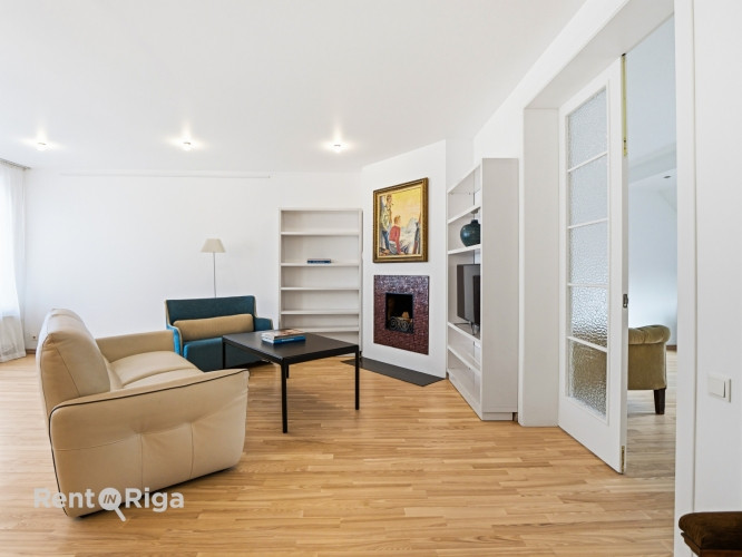 Piedāvājumā gaišs un plašs divstāvu dzīvoklis ēkas 5. un 6. stāvā ar liftu. Dzīvoklis ir Rīga - foto 8