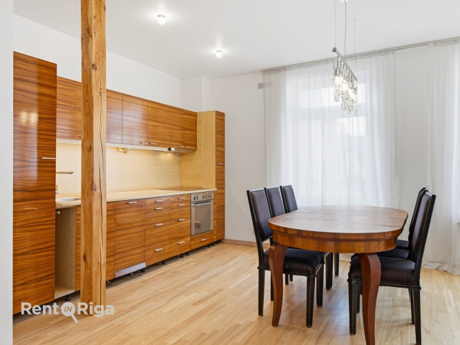 Piedāvājumā gaišs un plašs divstāvu dzīvoklis ēkas 5. un 6. stāvā ar liftu. Dzīvoklis ir Rīga - foto 3