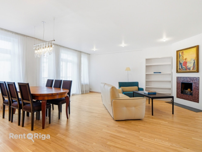 Piedāvājumā gaišs un plašs divstāvu dzīvoklis ēkas 5. un 6. stāvā ar liftu. Dzīvoklis ir Rīga - foto 7