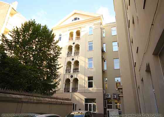 Офис в отреставрированном офисном здании .  + 3 этаж. + Высокие потолки, большие Рига