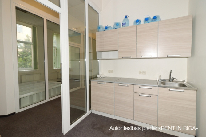 Офис в отреставрированном офисном здании .  + 3 этаж. + Высокие потолки, большие Рига - изображение 7