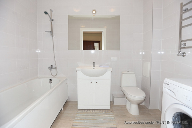 Silts un kluss 2 istabu dzīvoklis ar mājīgu atmosfēru renovētā pirmskara laika ēkā Rīga - foto 9