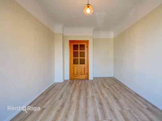 Просторная и солнечная 3-комнатная квартира сдается в долгосрочную аренду в Рига