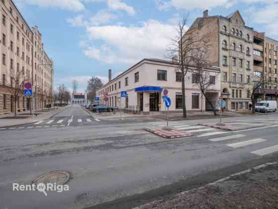 Сдается в аренду коммерческое или офисное помещение с удобным доступом. Rīga