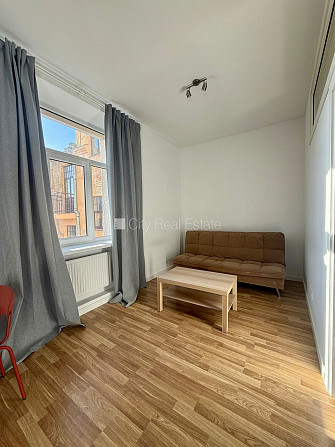 Fasādes māja, renovēta māja, iespēja nomāt autostāvvietu, ieeja no ielas, ir lifts, kāpņu Rīga - foto 20