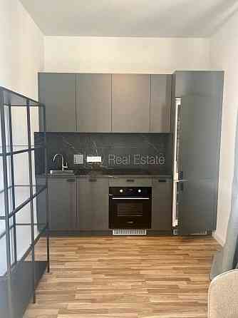 Фасадный дом, реновированный дом, возможность аренды парковки, вход с улицы, лифт, Rīga