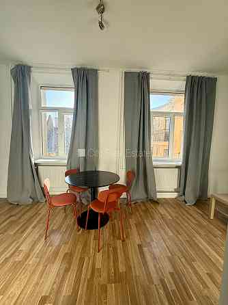 Фасадный дом, реновированный дом, возможность аренды парковки, вход с улицы, лифт, Rīga