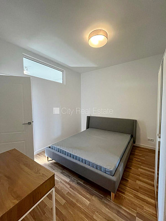 Fasādes māja, renovēta māja, iespēja nomāt autostāvvietu, ieeja no ielas, ir lifts, kāpņu Rīga - foto 8