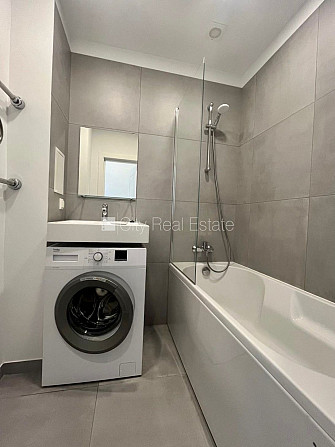 Fasādes māja, renovēta māja, iespēja nomāt autostāvvietu, ieeja no ielas, ir lifts, kāpņu Rīga - foto 13