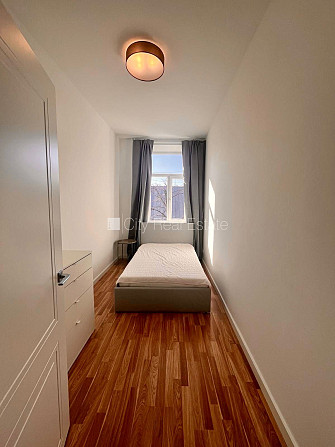 Fasādes māja, renovēta māja, iespēja nomāt autostāvvietu, ieeja no ielas, ir lifts, kāpņu Rīga - foto 11