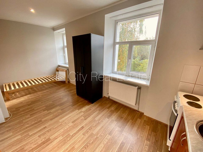 Pagalma ēka, slēgts pagalms, kāpņu telpa pēc kosmētiskā remonta, studio tipa, virtuve Rīga - foto 6
