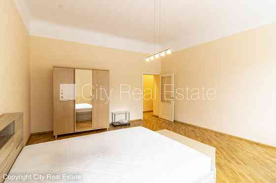 Фасадный дом, реновированный дом, вход со двора, лестничная клетка после Rīga