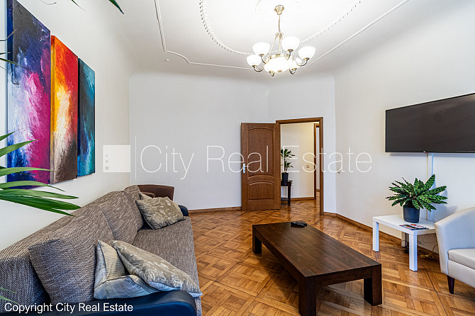 Fasādes māja, renovēta māja, ieeja no pagalma, ir lifts, kāpņu telpa pēc kapitālā remonta, Rīga - foto 20